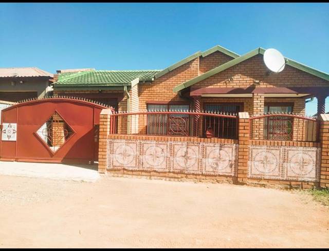 3 BEDROOM HOUSE FOR SALE IN MANKWENG